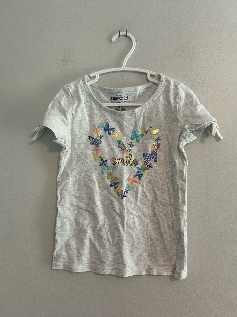 OshKosh B'gosh 5t Light Gray short sleeve T-shirt with Colorful Butterfly Heart